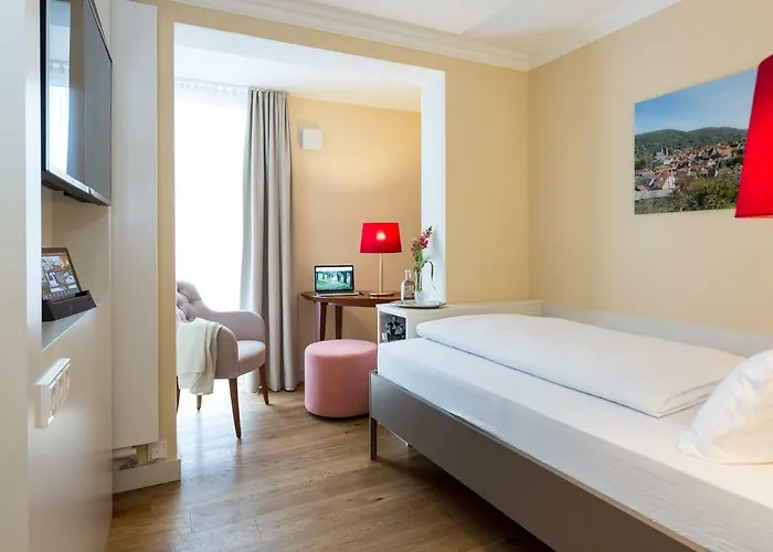 Otel Emich's